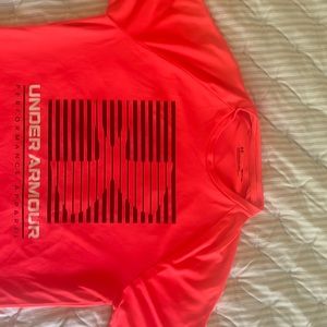 Men’s small under armor tee